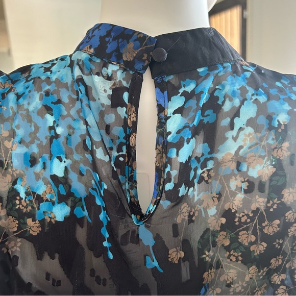 Woman blouse - Picture 5 of 8